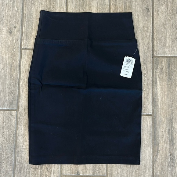 Windsor Dresses & Skirts - NWT | Black Pencil Skirt